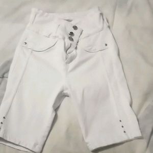 Colombian levanta cola bermudas